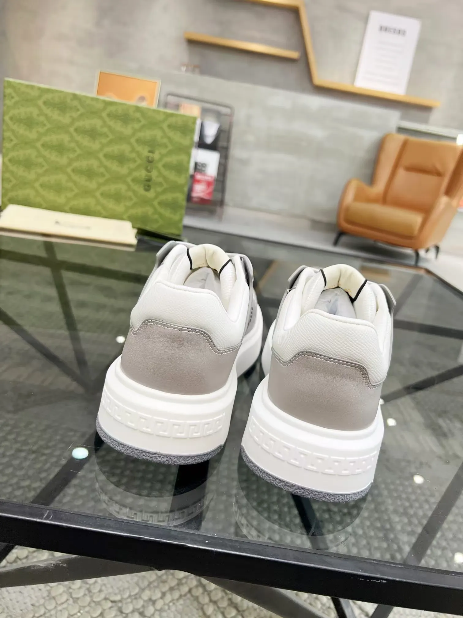 Men's Men's Shoes Men's Men's 💰460 new men's shoes GUCCI [Lightning] latest shoes shipped. Original quality, fashionable, made of special materials, sheepskin lining, brand new packaging. The foot feels super comfortable and the workmanship is impeccable. Size: 38-45